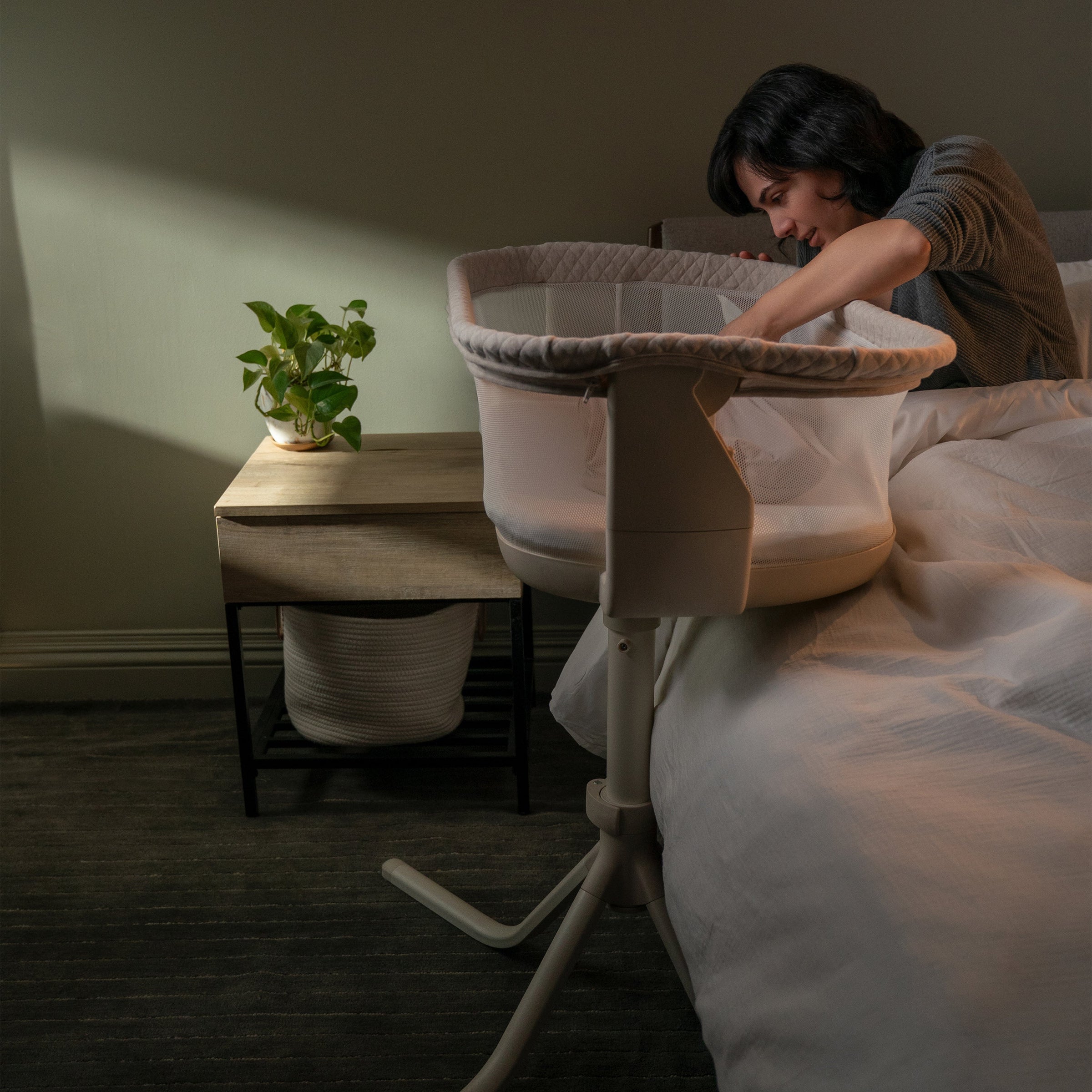 HALO BassiNest® Swivel Sleeper 4.0 Air with Dreamweave Breathable Pad