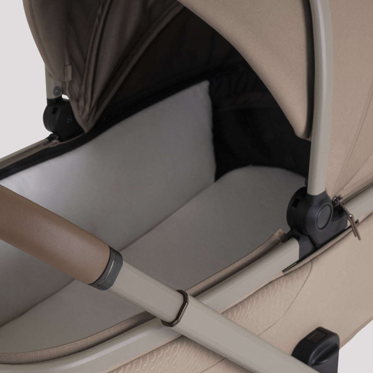 Silver Cross Cove 2 Compact Bassinet | PRE-ORDER | SHIPS LATE JULY