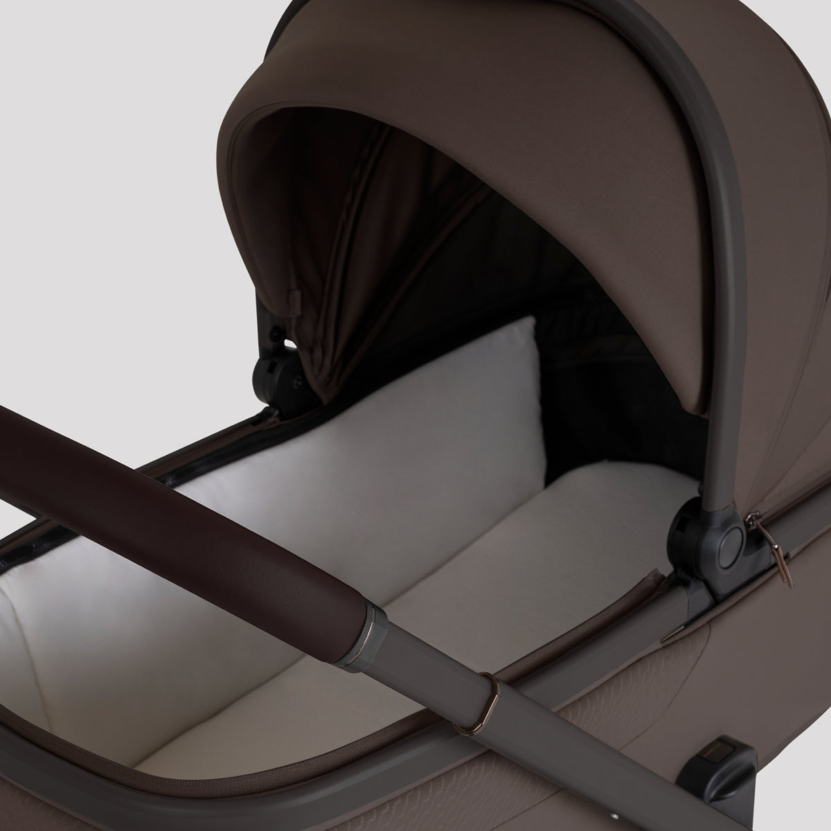 Silver Cross Cove 2 Compact Bassinet | PRE-ORDER | SHIPS LATE JULY