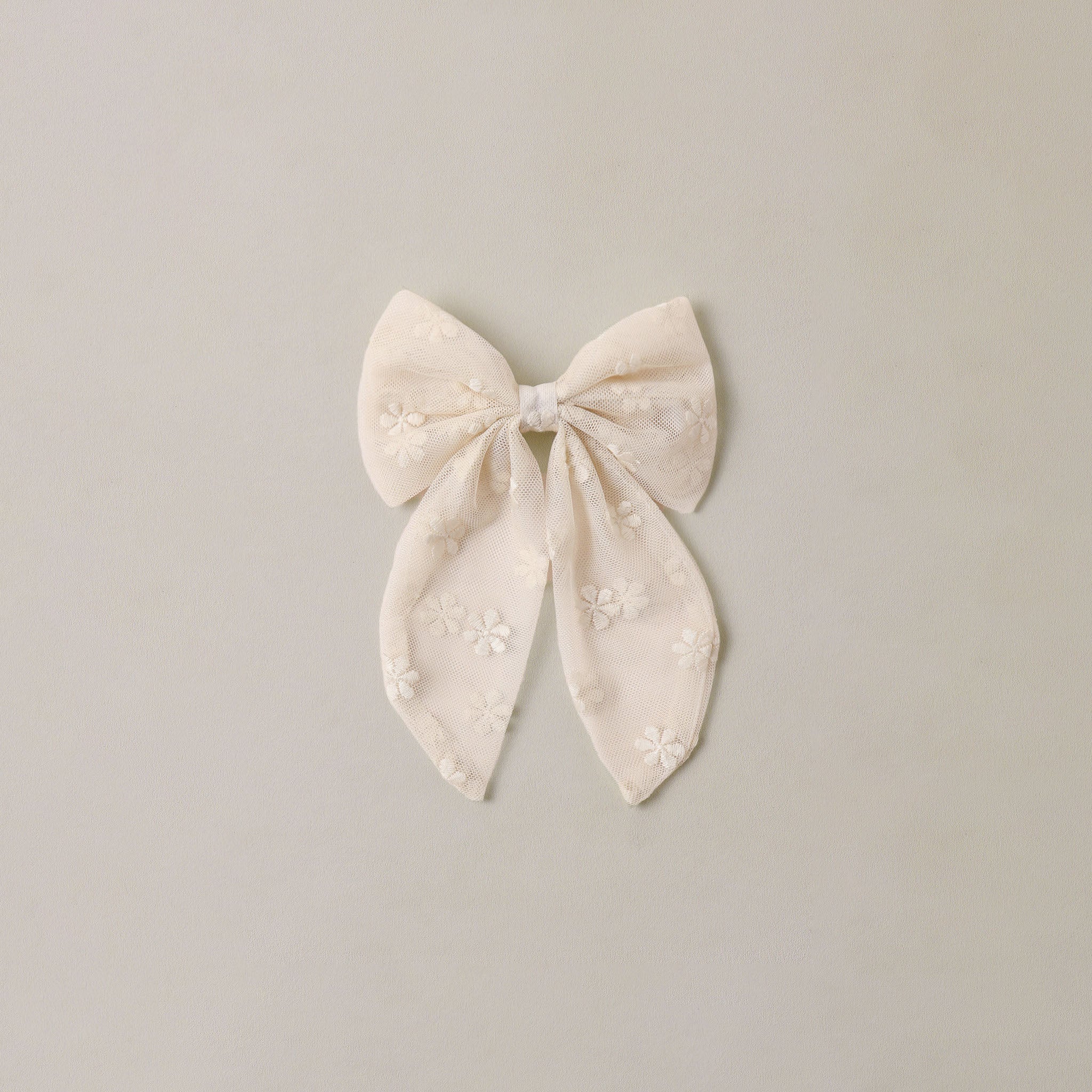 Noralee Everly Bow || Embroidered Daisy