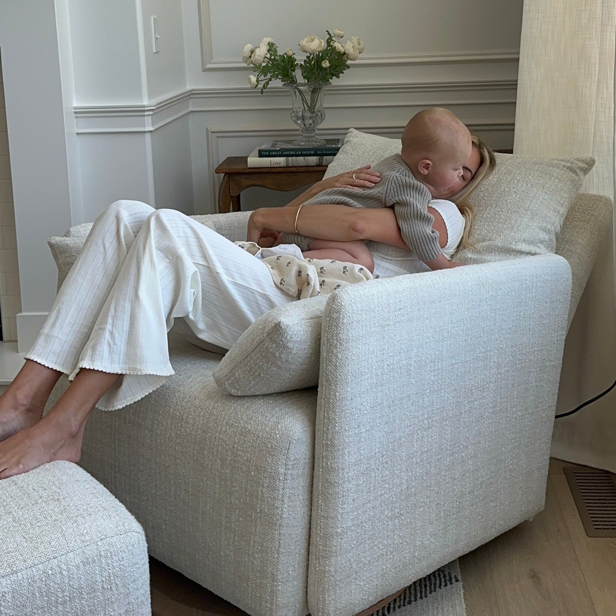 Oilo Ollie: Standard Size Swivel Nursery Glider with Back Recline Feature