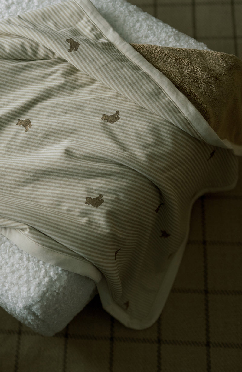 Oilo Bear Cuddle Plush Infant Blanket
