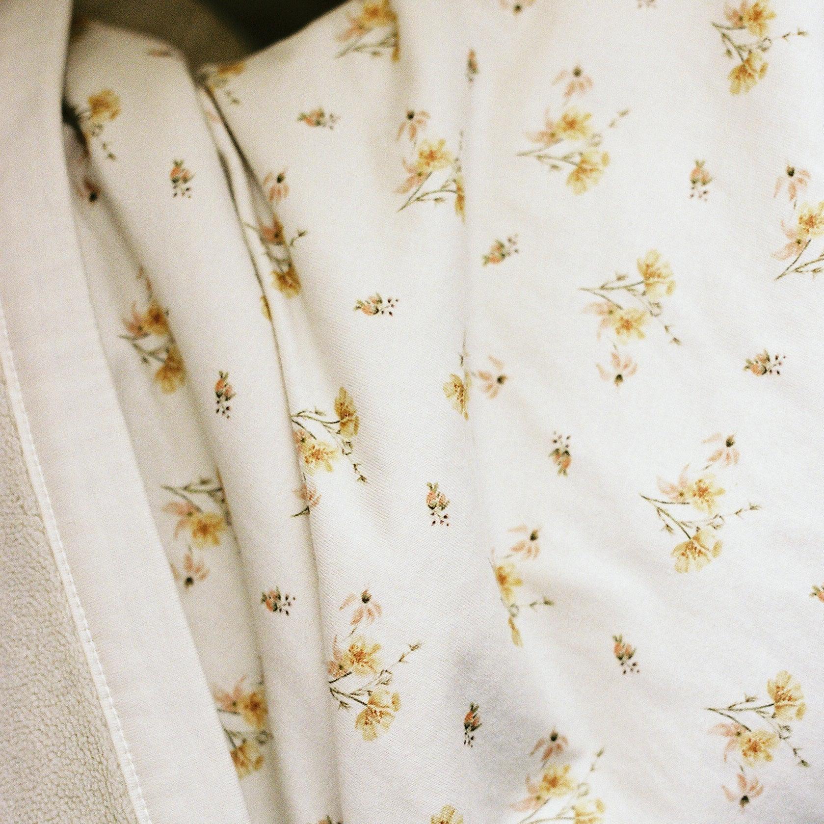 Oilo Dainty Floral Cuddle Blanket