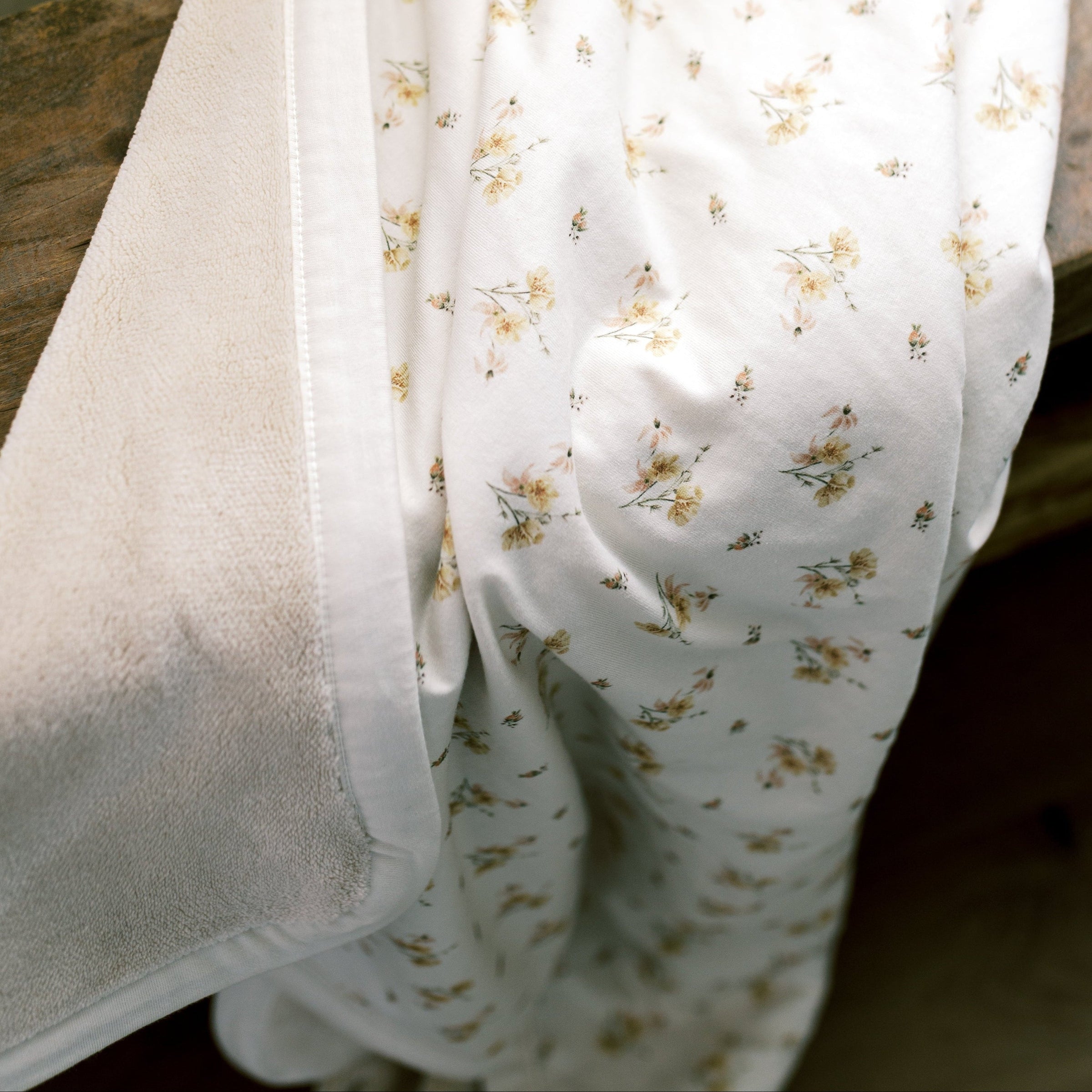 Oilo Dainty Floral Cuddle Blanket