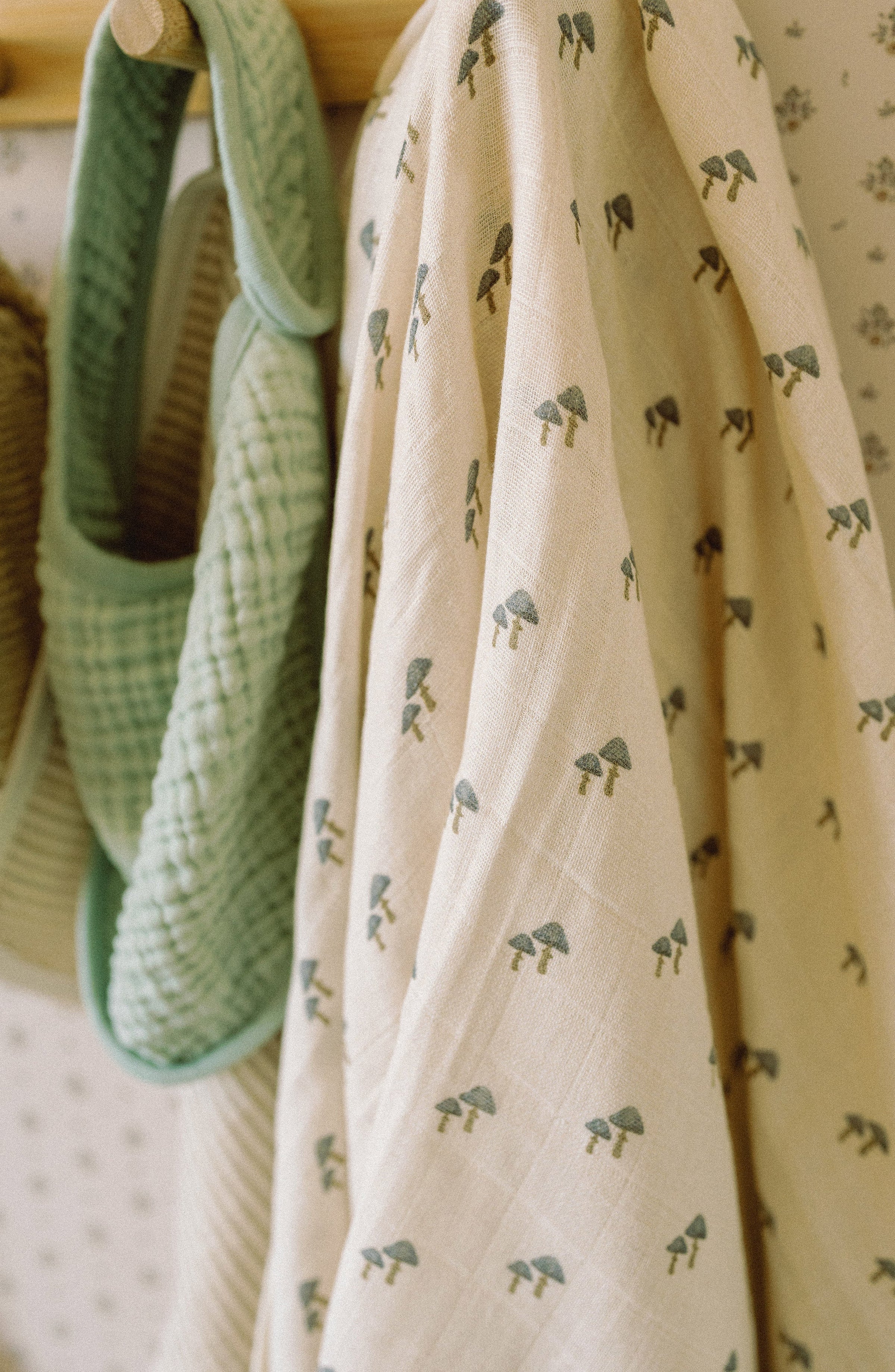 Oilo Squirrel & Mushroom Muslin Swaddle Blanket Set