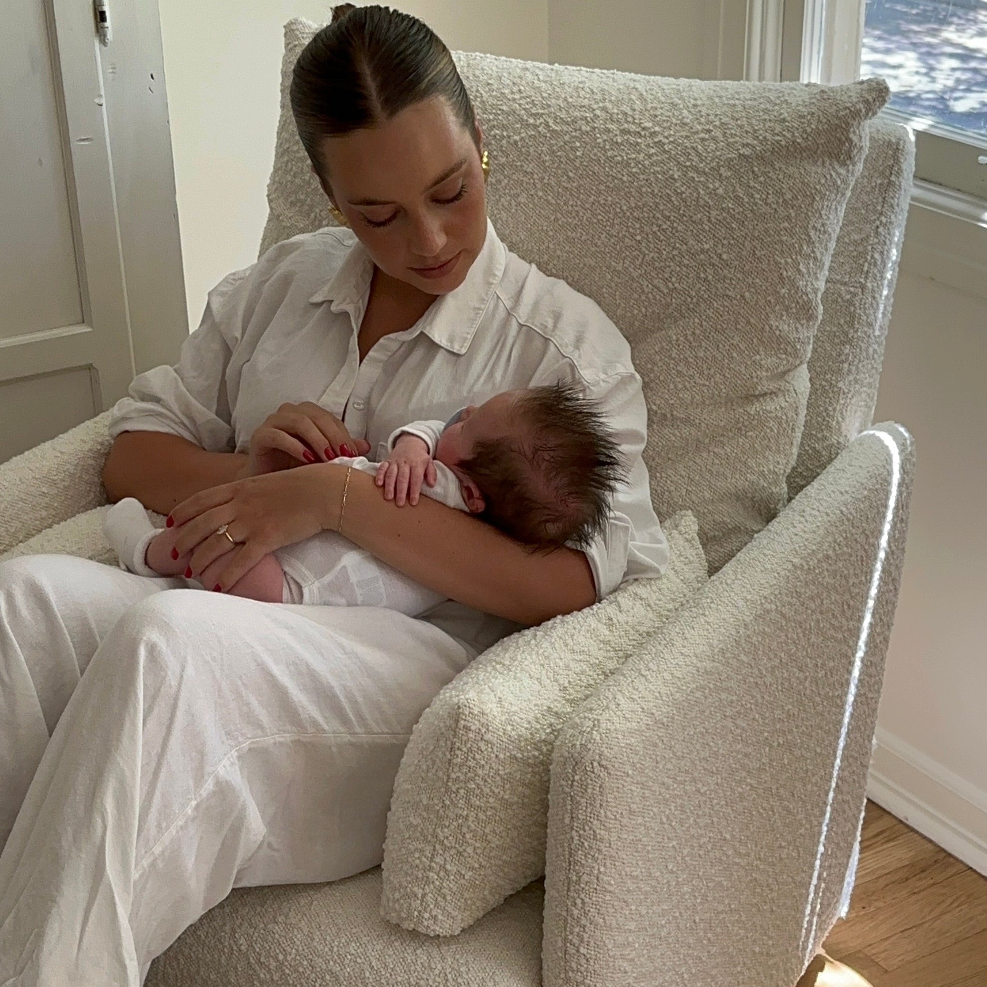 Oilo Ollie: Standard Size Swivel Nursery Glider with Back Recline Feature